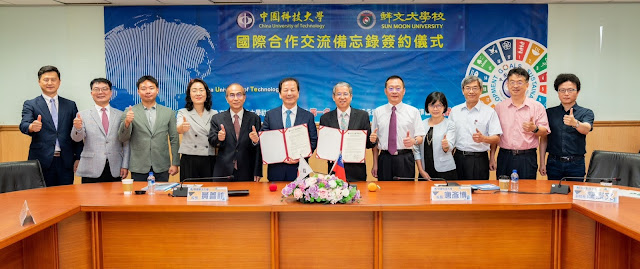 本校團隊與鮮文大學校主管簽約儀式合影