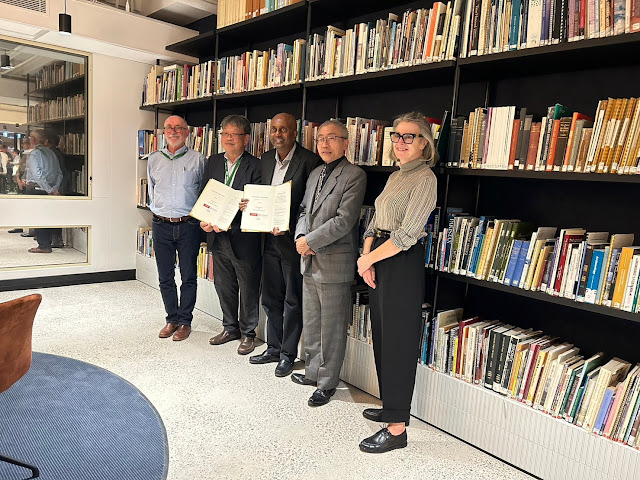 左起澳洲遺產協會副主席Peter Romey、閻亞寧教授、主席Vinod Daniel、文化部文化資產局陳濟民局長與理事Sharon Veale女士，簽署完成合作備忘錄合影