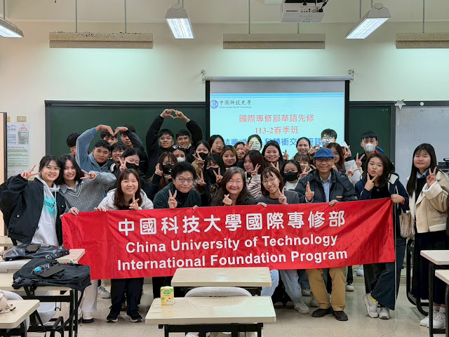 全體師生於結業式與系科轉銜活動後大合照