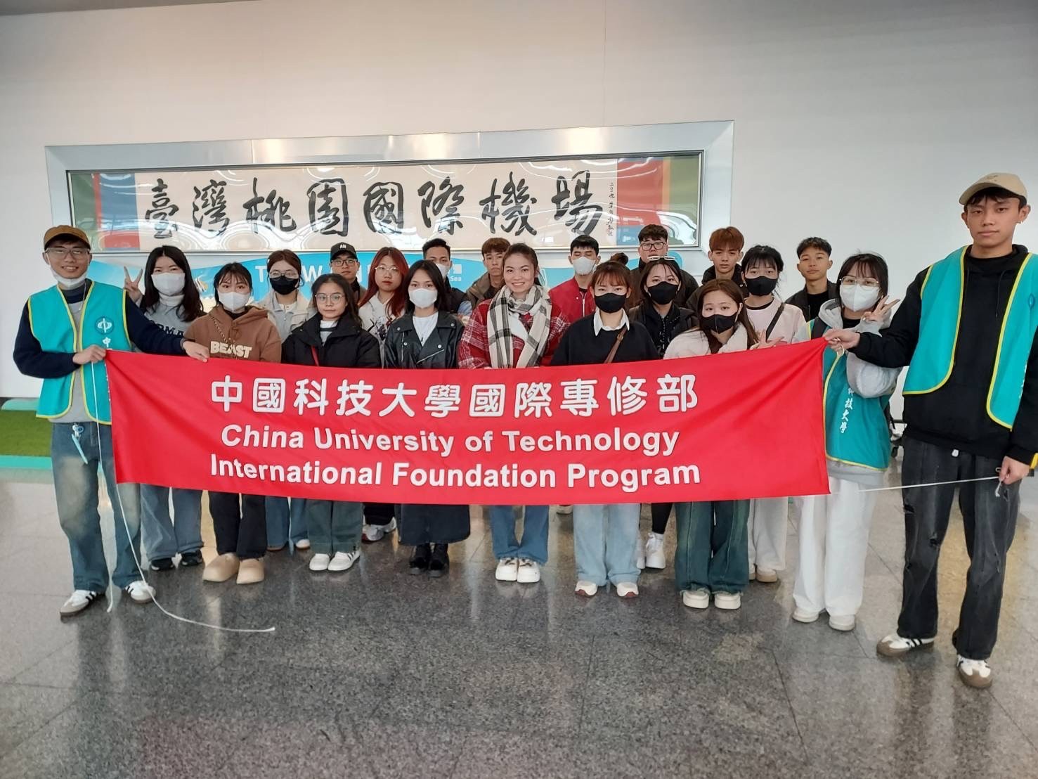 113春季班國際專修部新生接機